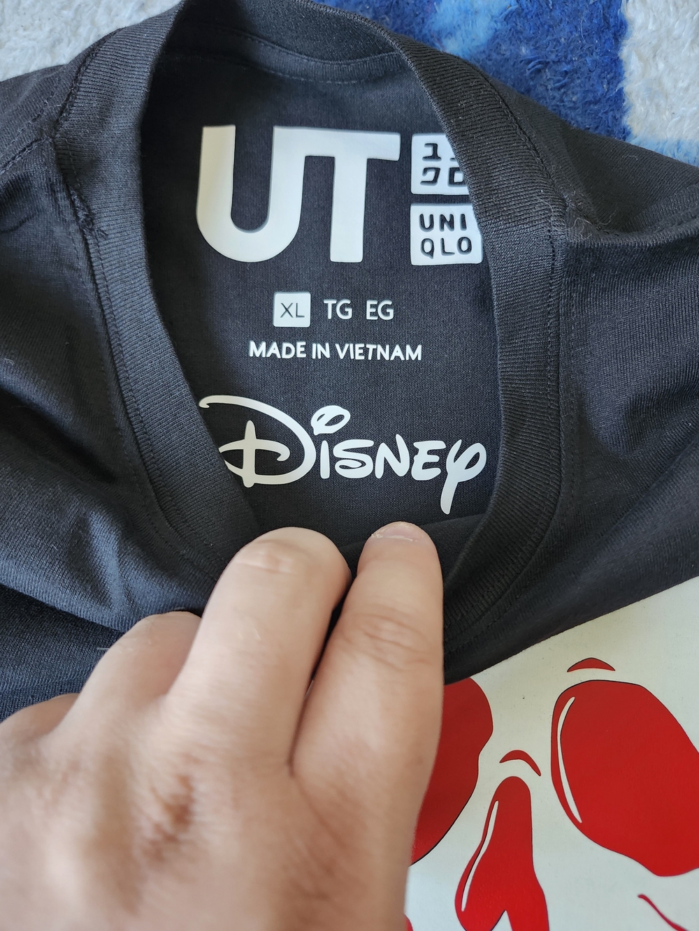 Uniqlo Poisoned Apple